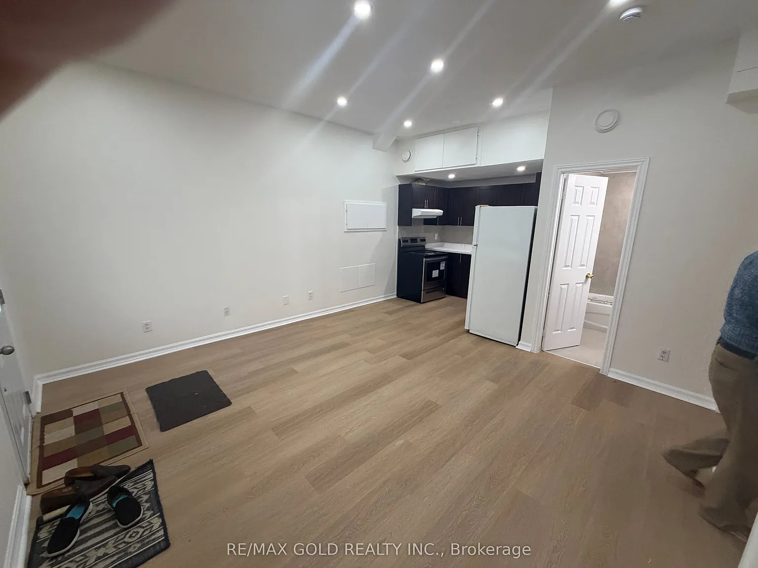 2 bed, $2,000 — Photo 4