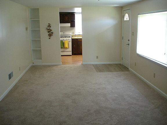 3rd image of 8413 W Smith St