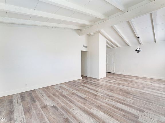 3rd image of 2033 Bonita Ave