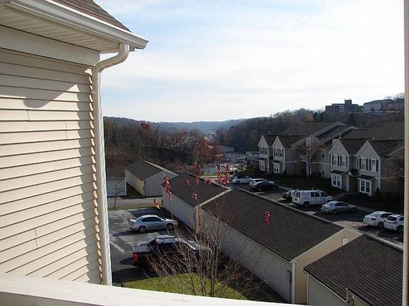 Balcony w_city view