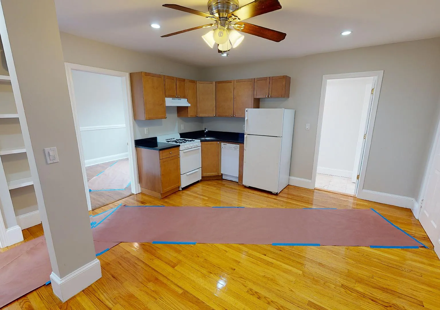 3 bed, 1000 sqft, $4,700 — Photo 1