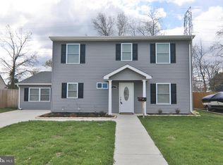 51 New School Ln, Levittown, PA