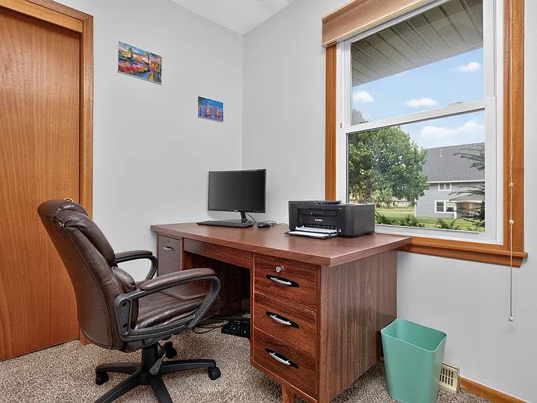 202 NW Sharmin Dr — Photo 5
