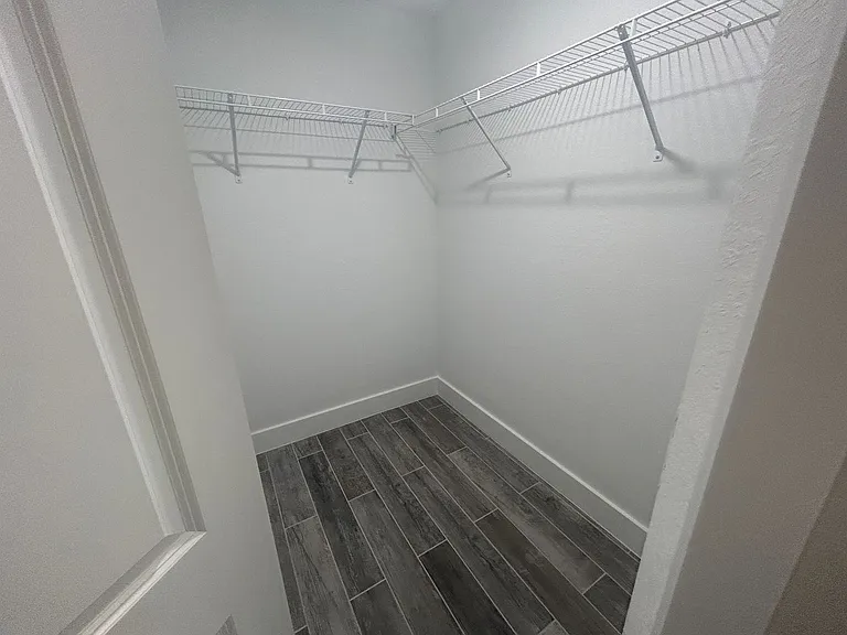 4004 NE 17th Ave — Photo 11