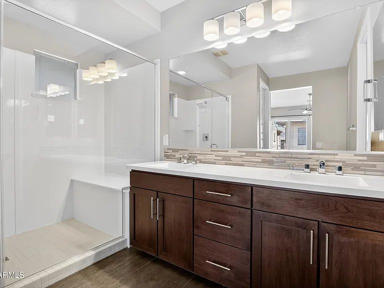 2350 W Gloria Ln — Photo 21