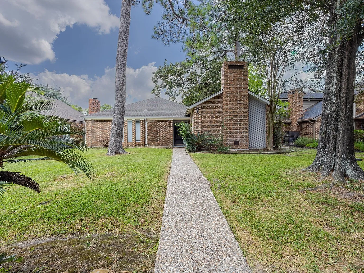 3 bed, 2.0 bath, 1784 sqft, $2,200 — Photo 2