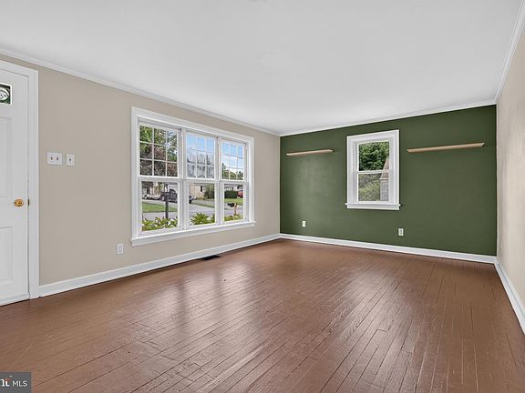 3rd image of 2572 Sheaffer Rd