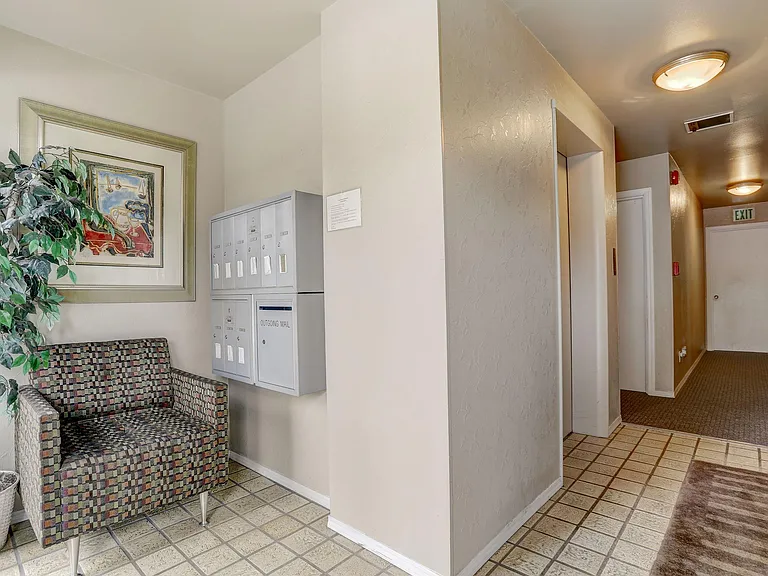 East Thomas Suites — Photo 5