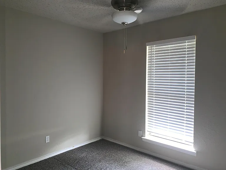 406 E Springdale Ln — Photo 7