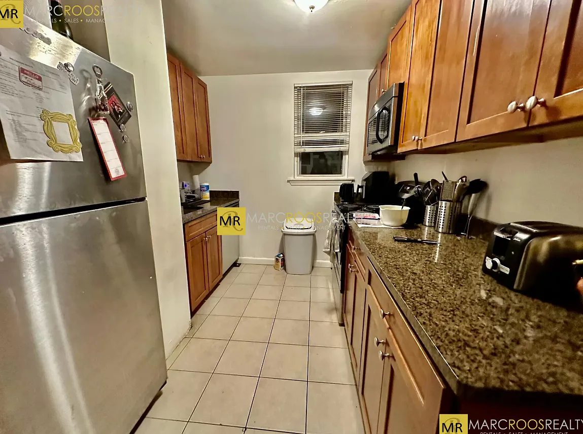 5 bed, 9999 sqft, $4,500 — Photo 2