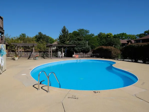 2010 Tracy Dr APT 2, Bloomington, IL 61704