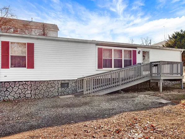 11 Columbus Dr, Monessen, PA 15062