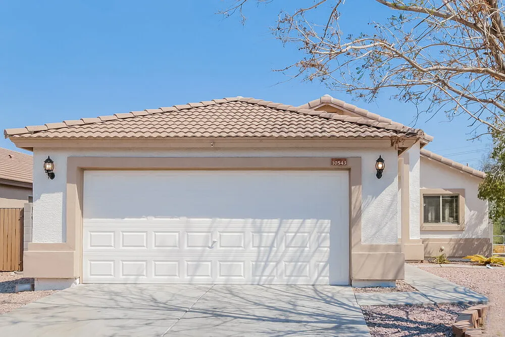 3 bed, 2.0 bath, 1113 sqft, $2,020 — Photo 1