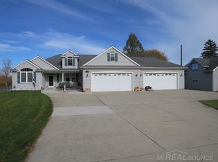 27155 S River Rd, Harrison Township, MI 48045