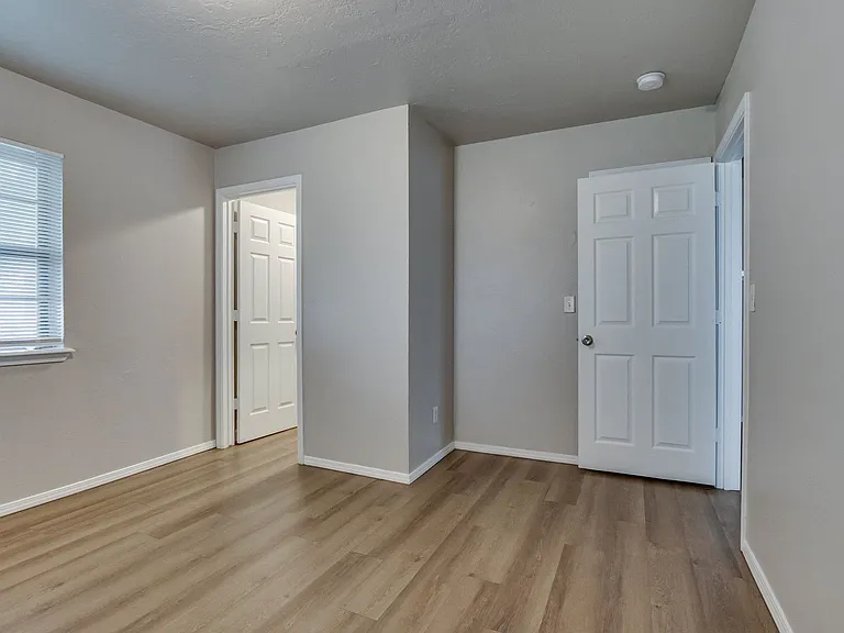 1005 SW 63rd St — Photo 36
