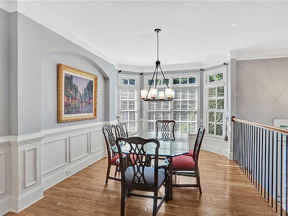 3rd image of 2444 Oak Grove Hts