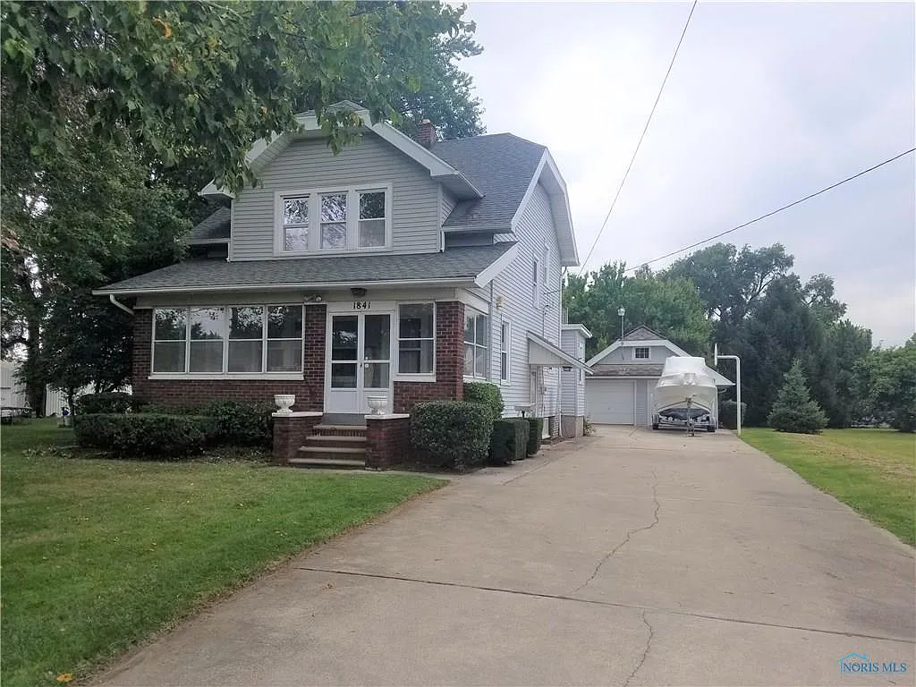 1841 Oakdale Ave photo 1
