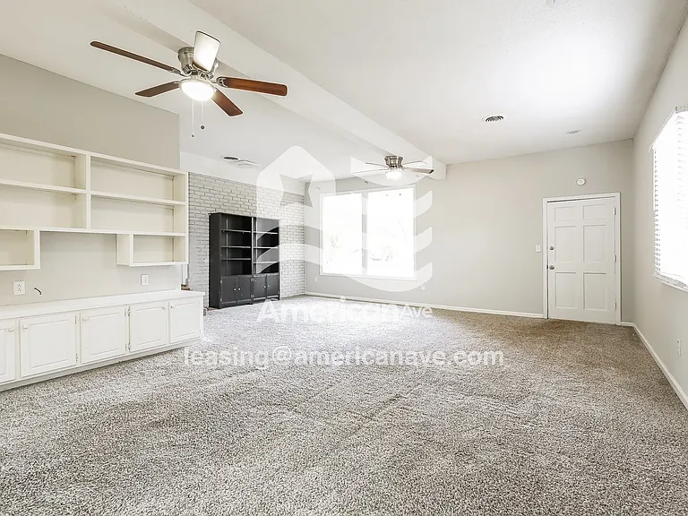 561129_004_living_room_13845117.jpg