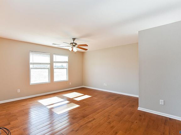 4th image of 110 Coach Glen Dr