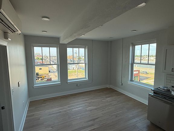 3rd image of 501 N Main St #408