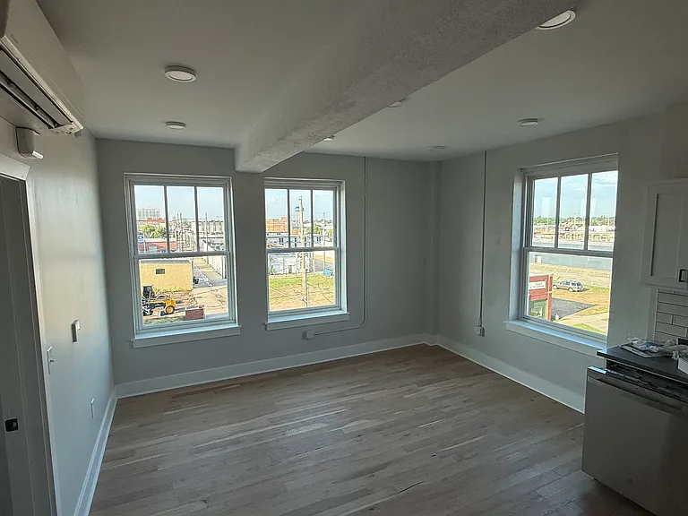 501 N Main St #408 — Photo 3