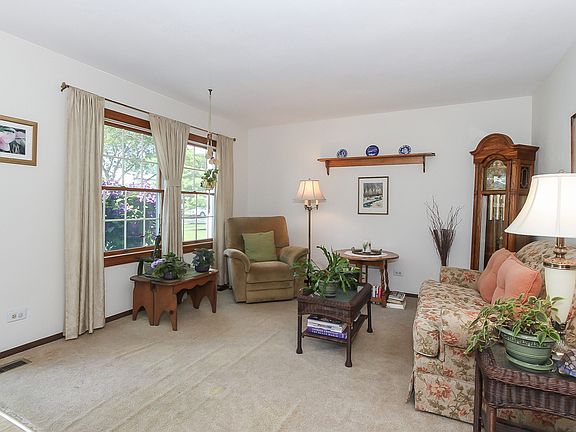 4th image of 419 Woodhollow Ln