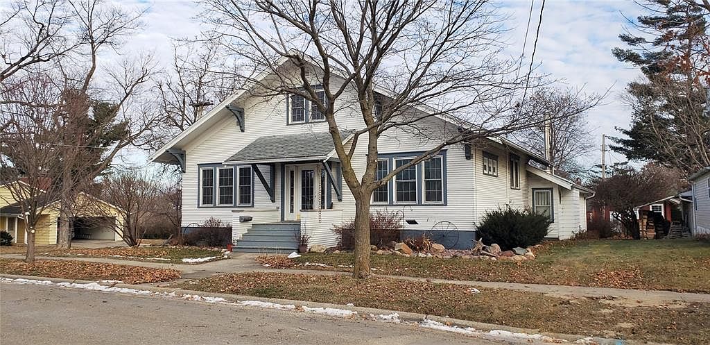 1402 B Ave Vinton Ia 52349 Mls 1908803 Zillow