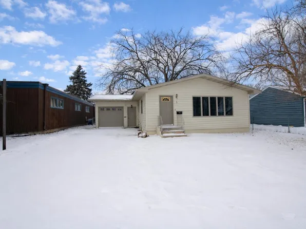 5 19th St NW, Minot, ND 58703