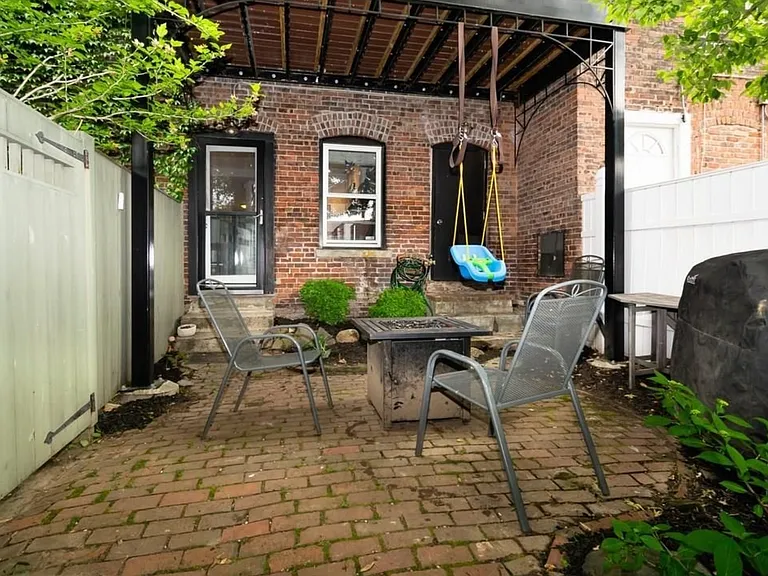 68 Russell St #1 — Photo 11
