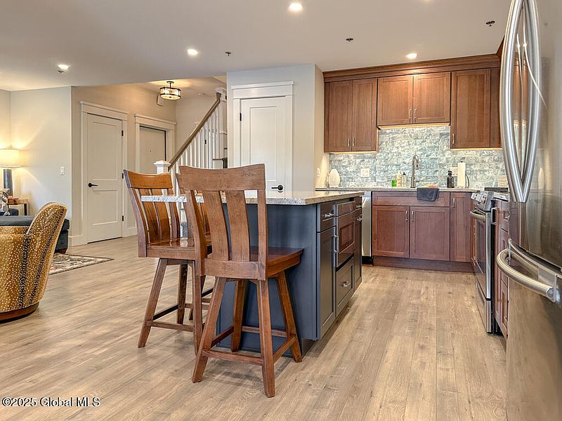 4th image of 110 Sagamore Road 6B6
