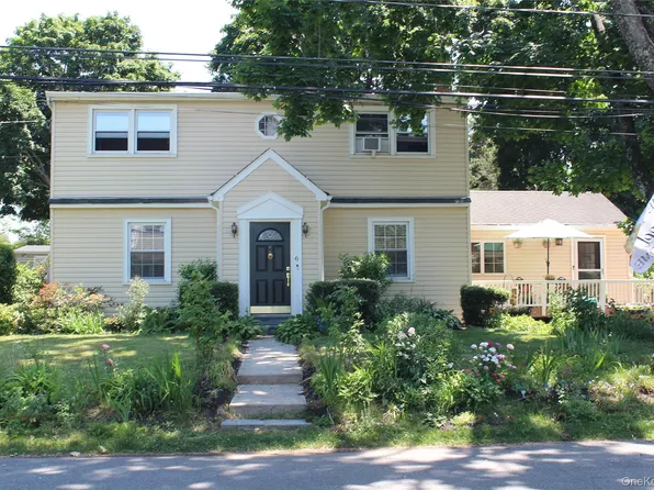 6 Howe Street, Huntington Station, NY 11746