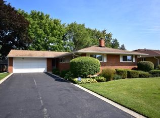 320 Ambleside Rd, Des Plaines, IL 60016