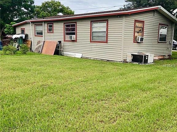 2nd image of 1905 Robinson Dr