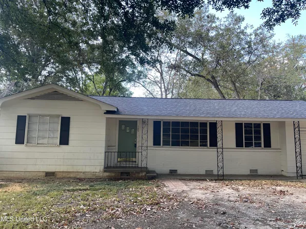 105 W Lakeview Dr, Clinton, MS 39056