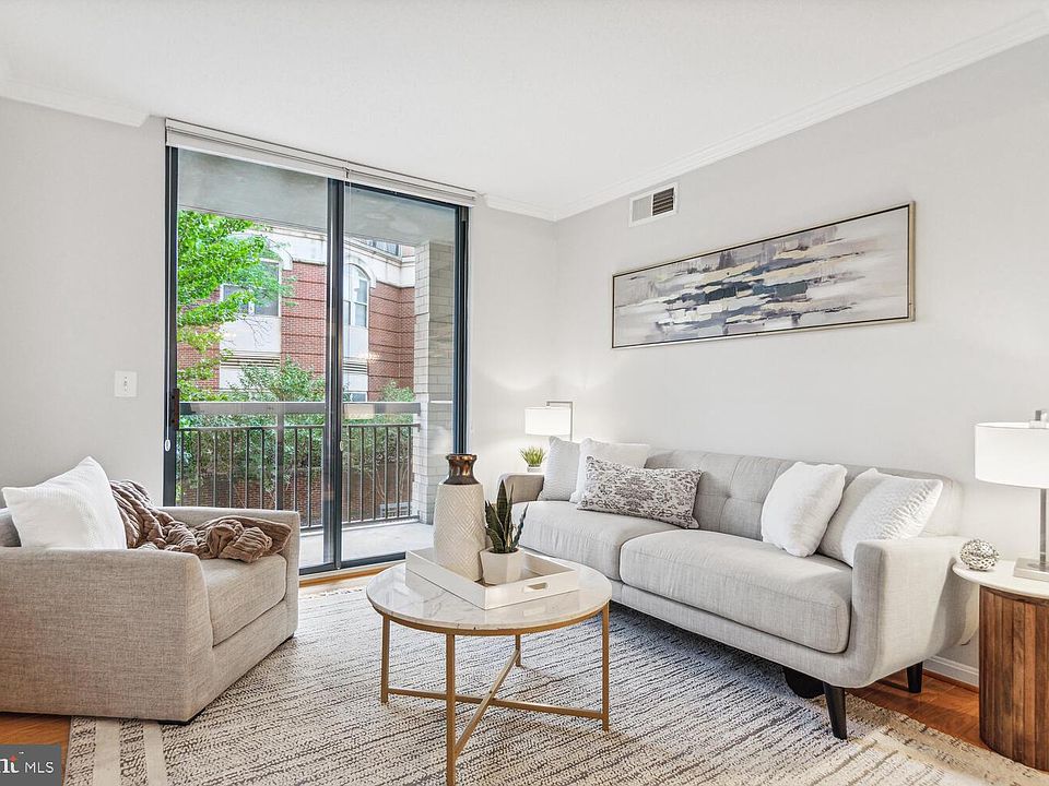 1st image of 3830 9th St N #204E
