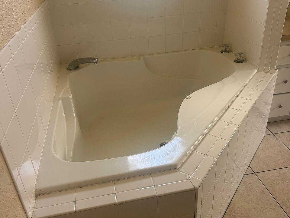 1st image of 955 Highland Crest Cir