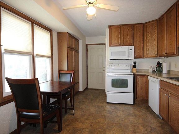 2nd image of 3360 W Columbia Ave