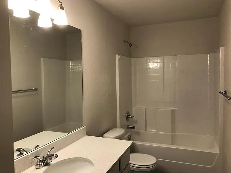 708 Circle Diamond Ln #B — Photo 6