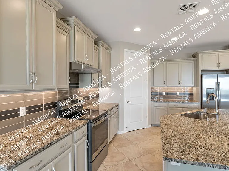 7631 W Laurel Ln — Photo 10