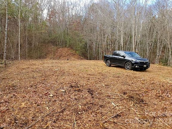 3rd image of 75 Honey Bee Ln