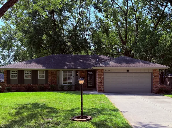 9509 W 92nd Ter, Overland Park, KS 66212
