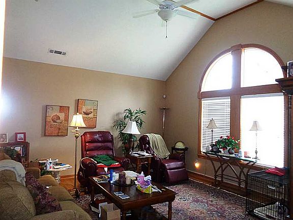 2nd image of 1210 N Wren Dr