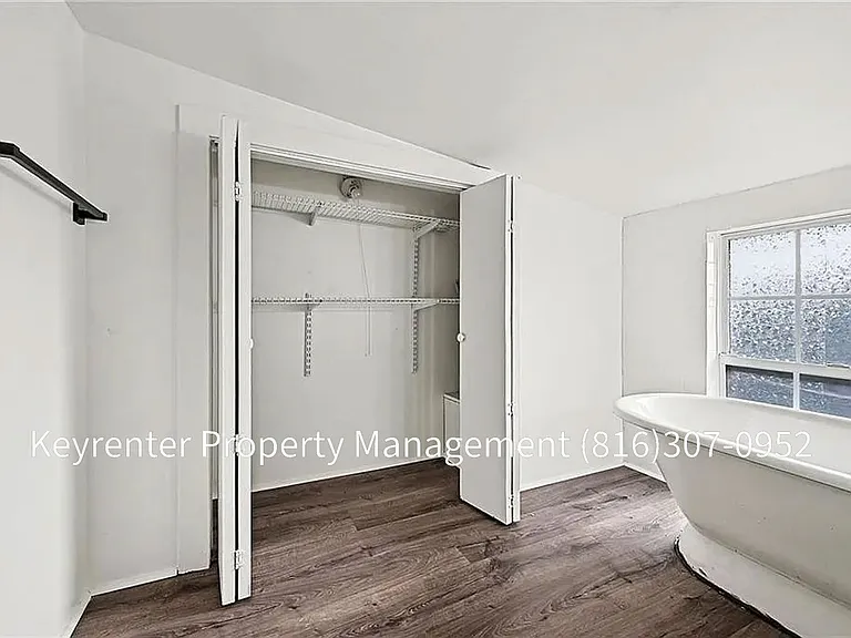 410 E Kansas Ave — Photo 9