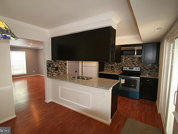 3rd image of 118 Saint Charles Sq #118