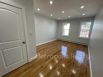 Rented by Metropolis International Realty Inc.