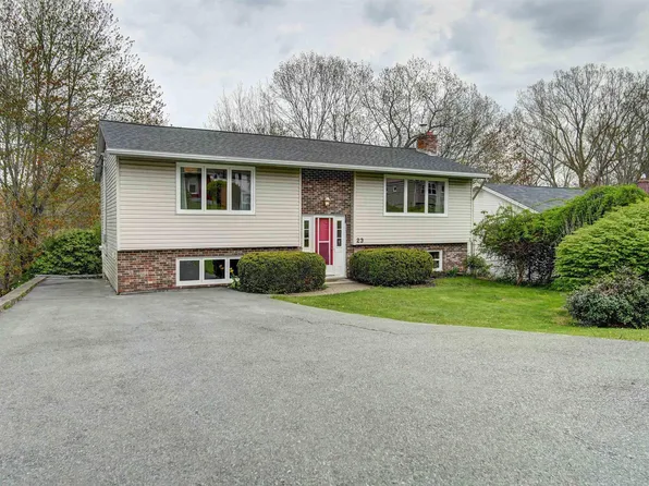 23 Meadowview Dr, Bedford, NS B4A 2C3