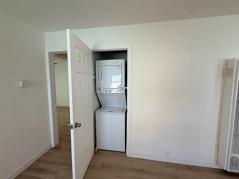 227 N Juanita Ave — Photo 7