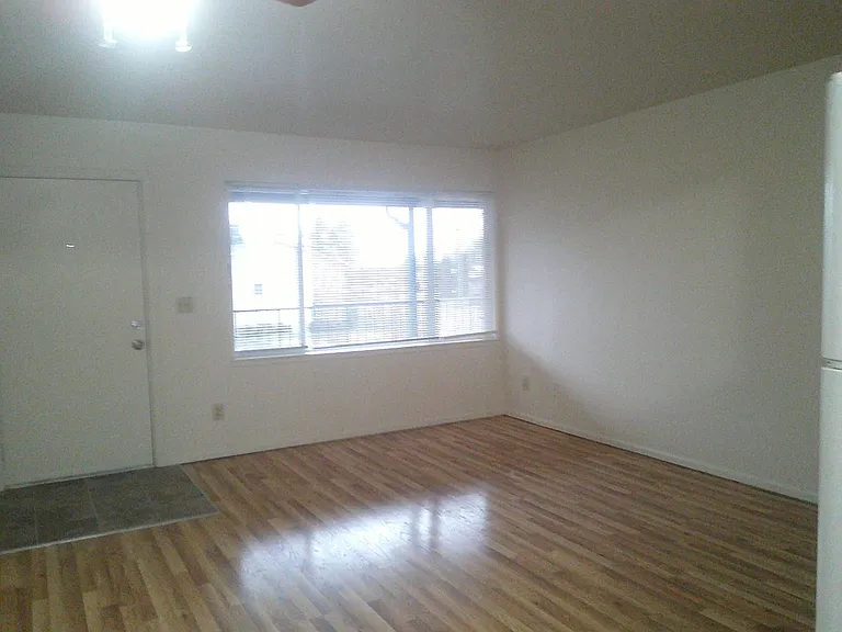 072-7th Street — Photo 9
