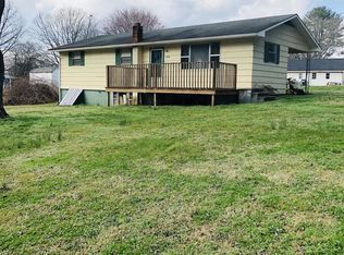 628 Lakefront Dr, Athens, TN 37303