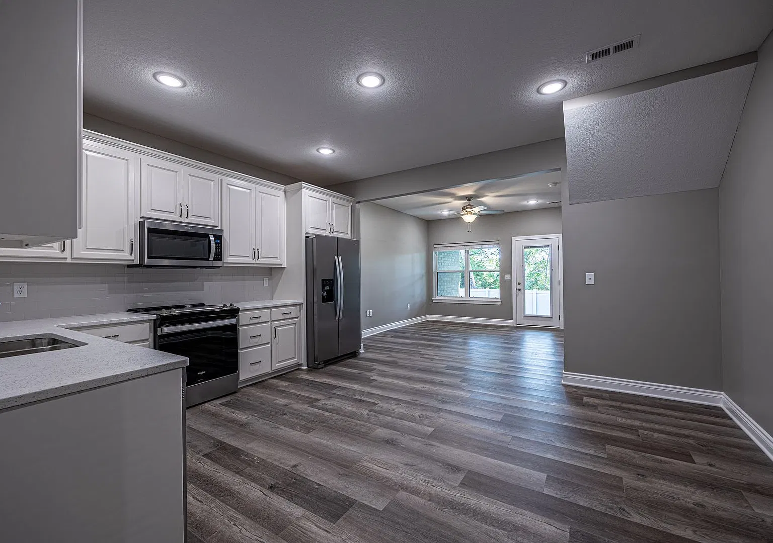 1210 WPL-The Pines — Photo 2
